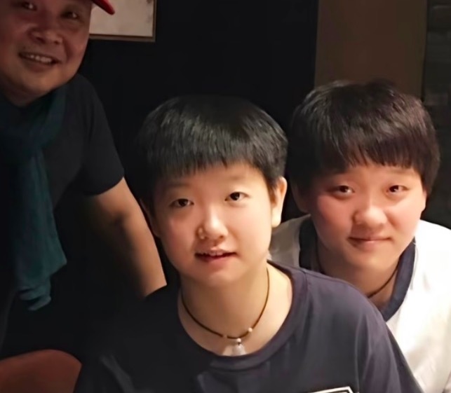 孙颖莎挪动的合影牌号 凭善意圈粉渊博